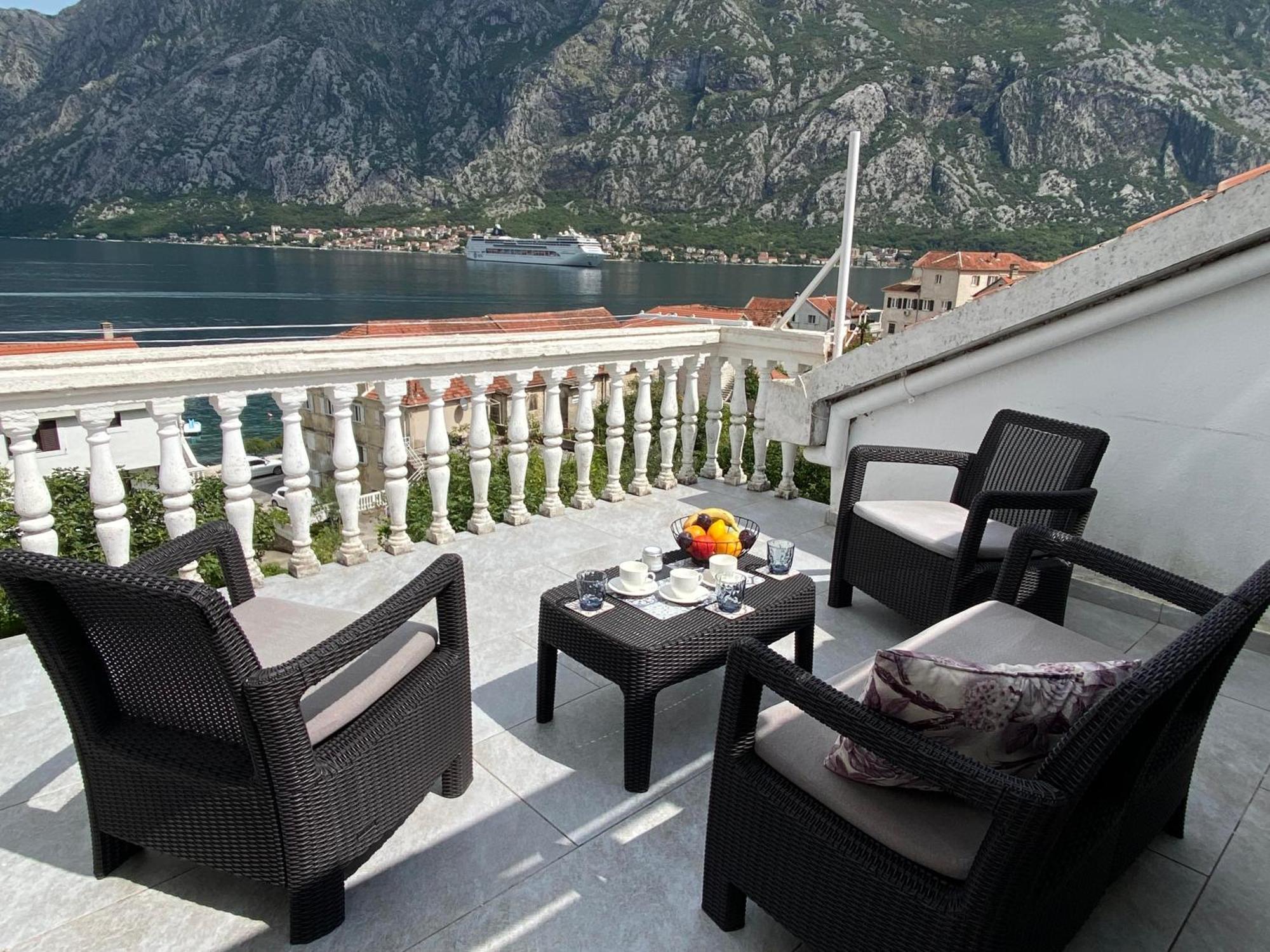 Lux Boka Sea View Apartment Kotor Luaran gambar